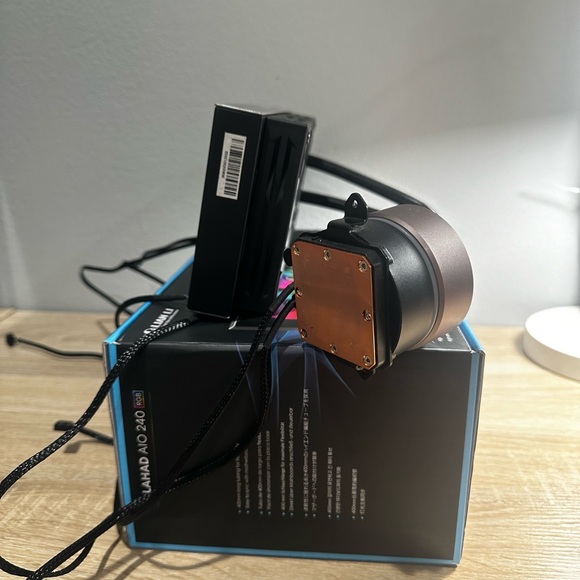 Lian Li Galahad AIO 240 RGB - Picture 6 of 8